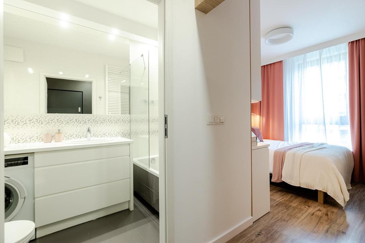 Studio Wola Apartament Kasprzaka - Wifi + Smart Tv Varsavia Esterno foto