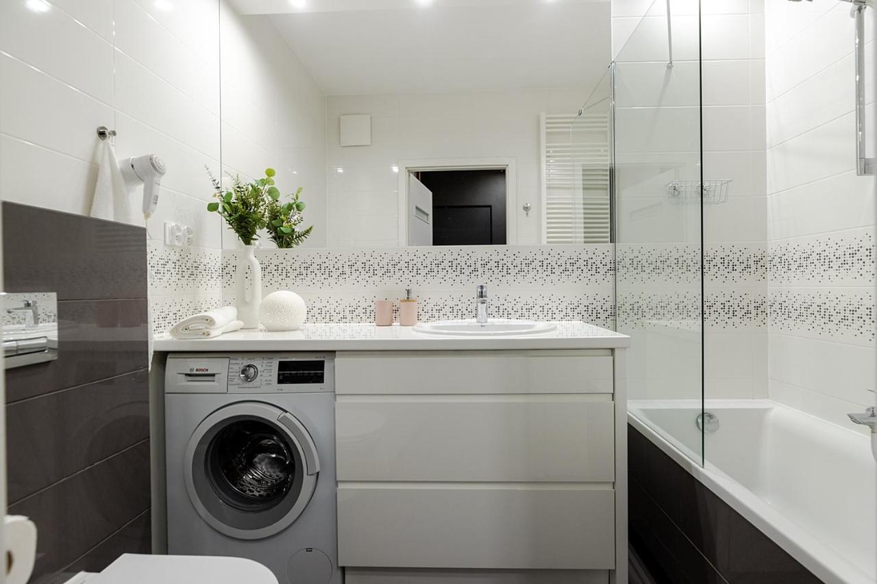 Studio Wola Apartament Kasprzaka - Wifi + Smart Tv Varsavia Esterno foto