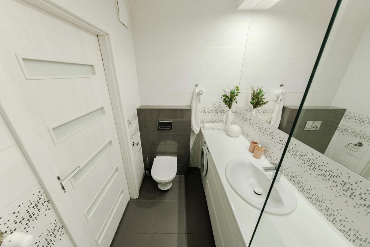 Studio Wola Apartament Kasprzaka - Wifi + Smart Tv Varsavia Esterno foto